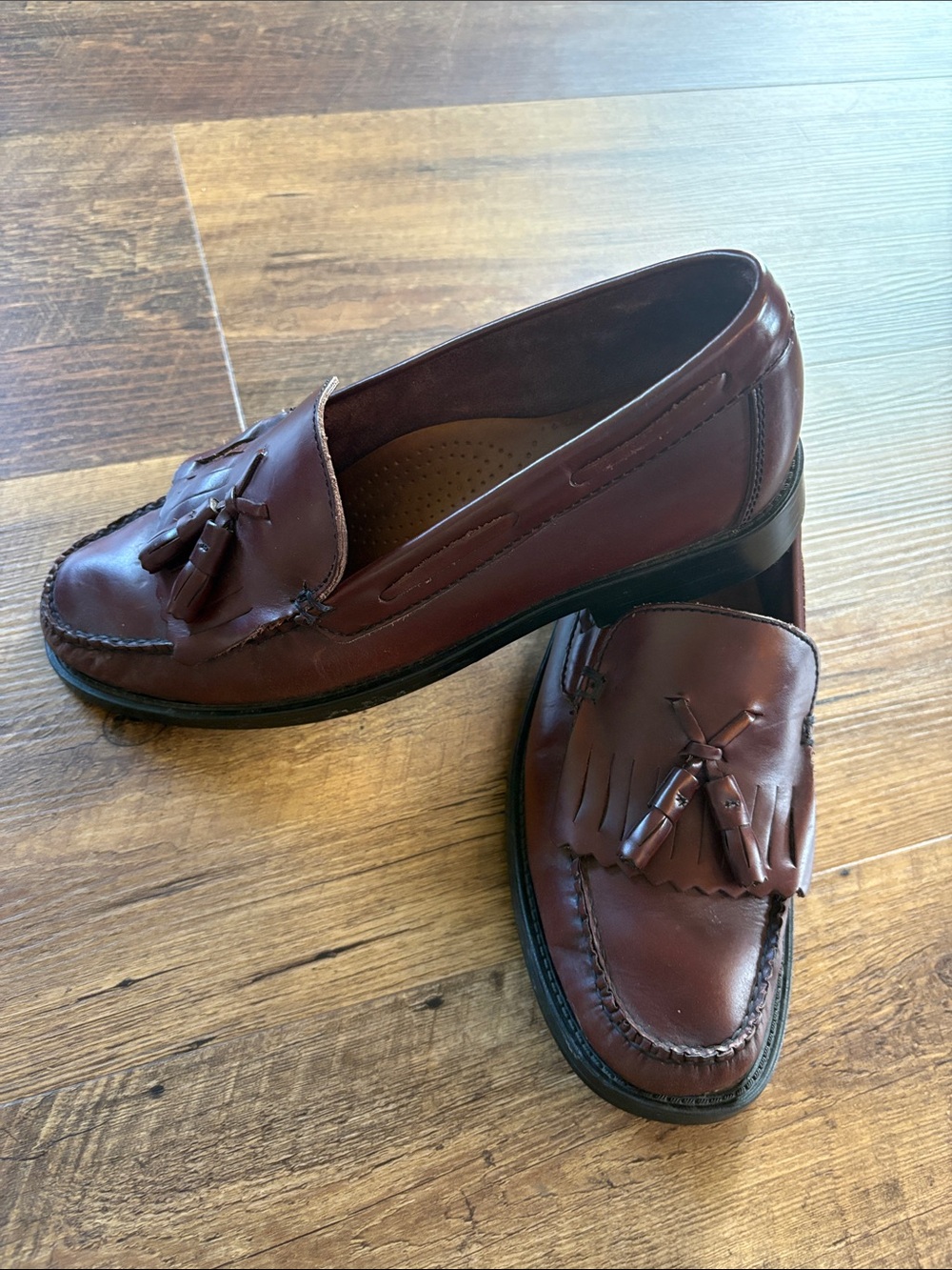 G.H. Bass  Weejuns Marietta II Women’s  Tassel Loafers in Burgandy Oxblood - Picture 3 of 6